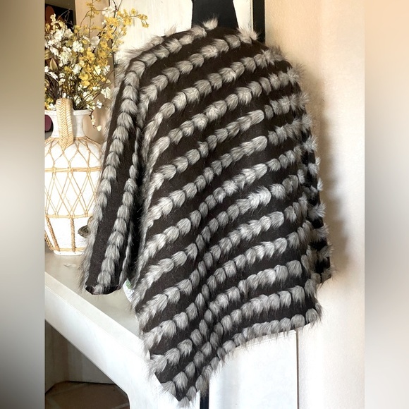 INC International Concepts Asymmetrical Faux Fur Poncho Brown OSFM NEW - Picture 6 of 15